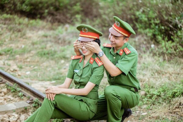 Chụp ảnh cưới quân phục công an, sĩ quan - Giản dị nhưng ấm áp (3)