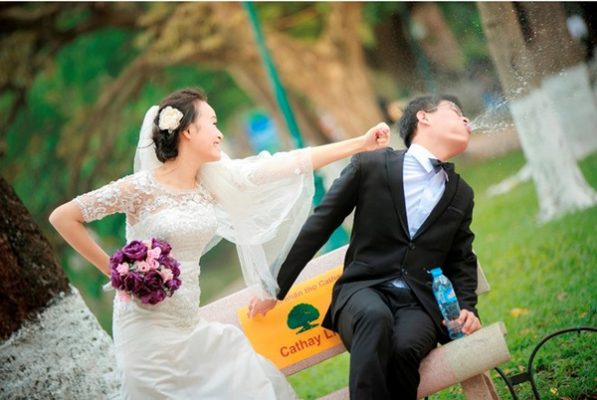 Hài hước, độc lạ với những ý tưởng chụp ảnh cưới của dâu rễ Việt